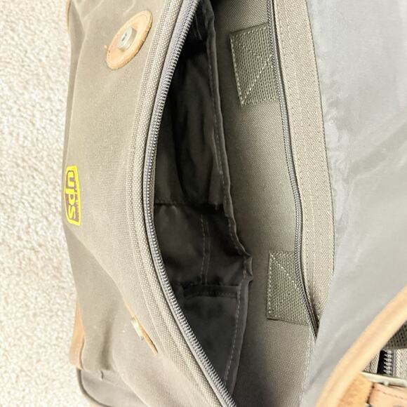 VINTAGE CABELA'S CANVAS & LEATHER Messenger Weekender Bag UPS Embroidered 16x12 - Picture 8 of 10